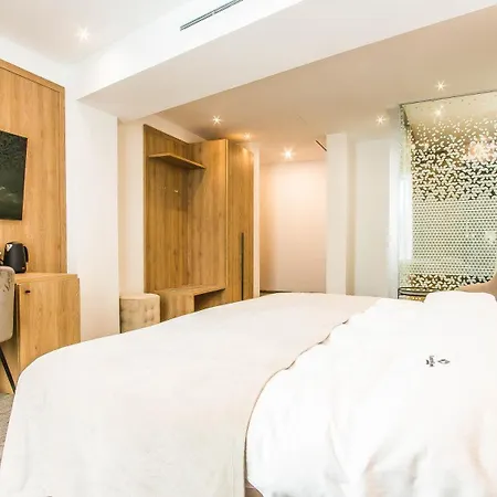 شقة فندقية Central Apart Hotel 4*