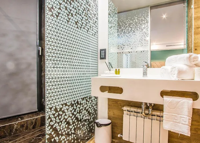 Central Apart Hotel Апарт-готель 4*